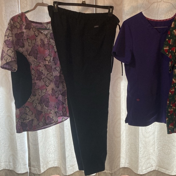 Scrubs set of five not breaking up the set 25$ for all!!! - Picture 5 of 6